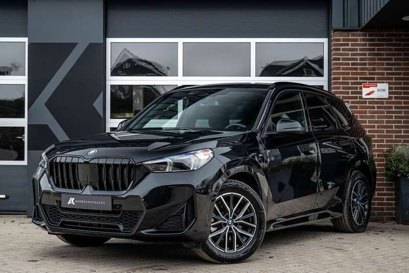 Zwart Gebruikt 2024 BMW X1 M Sport SUV | € 54.950 (Eerlijke prijs) - Afbeelding 1/4