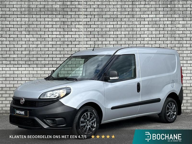 Grijs Gebruikt 2022 Fiat Doblò MPV | € 12.552 (Iets duurder) - Afbeelding 1/4