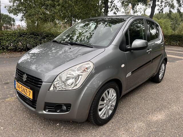 Grijs Gebruikt 2011 Suzuki Splash Hatchback | € 6.240 (Eerlijke prijs) - Afbeelding 1/4