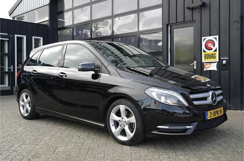 Zwart Gebruikt 2014 Mercedes B180 Prestige MPV | € 12.589 (Goede deal) - Afbeelding 1/4