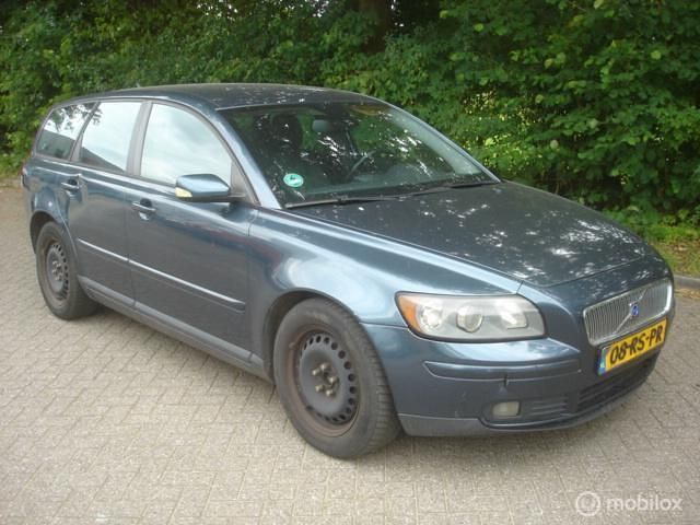 Blauw, metallic lak Gebruikt 2005 Volvo V50 Momentum Stationwagen | € 950 (Eerlijke prijs) - Afbeelding 1/4