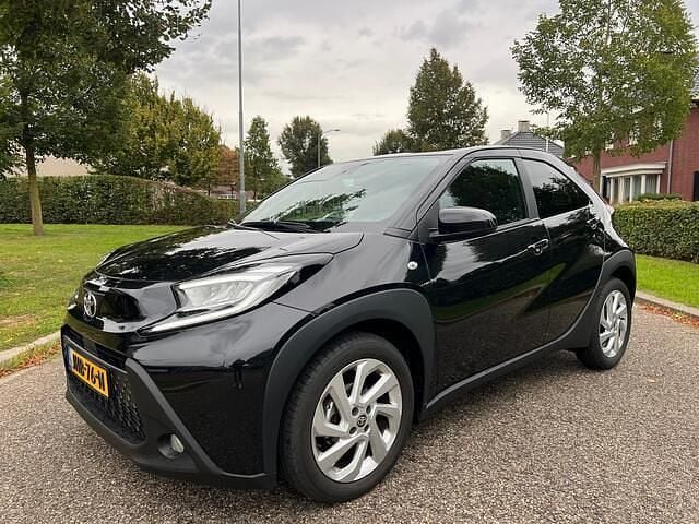 Zwart Gebruikt 2025 Toyota Aygo Pulse Hatchback | € 19.950 (Iets duurder) - Afbeelding 1/4