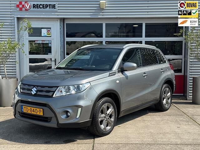 Grijs Gebruikt 2018 Suzuki Vitara Exclusive SUV | € 18.750 (Eerlijke prijs) - Afbeelding 1/4