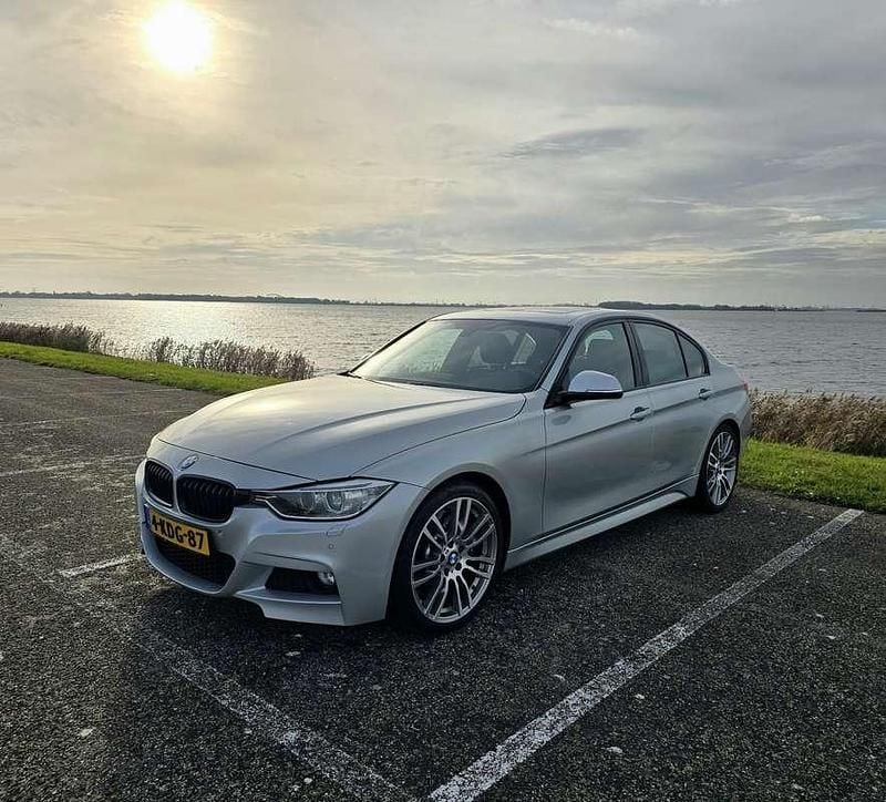 Grijs Gebruikt 2013 BMW 335 Sedan | € 16.500 (Iets duurder) - Afbeelding 1/4
