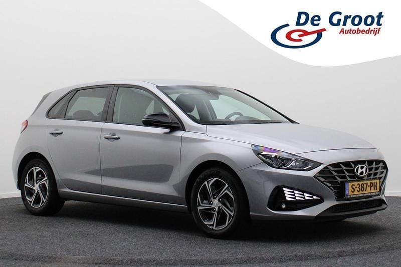 Grijs Gebruikt 2022 Hyundai i30 Comfort Hatchback | € 16.950 (Goede deal) - Afbeelding 1/4