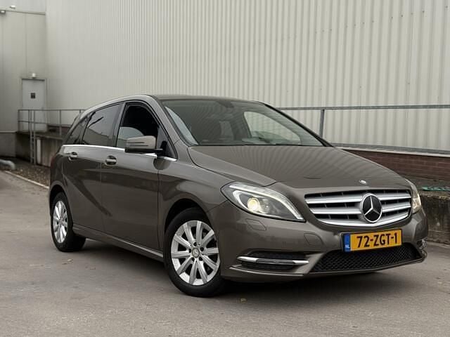 Grijs Gebruikt 2012 Mercedes B180 Ambition MPV | € 8.350 (Goede deal) - Afbeelding 1/4