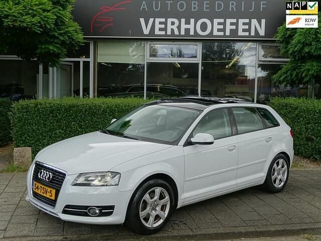 Wit Gebruikt 2012 Audi A3 Sportback Ambition Hatchback | € 8.450 (Eerlijke prijs) - Afbeelding 1/4