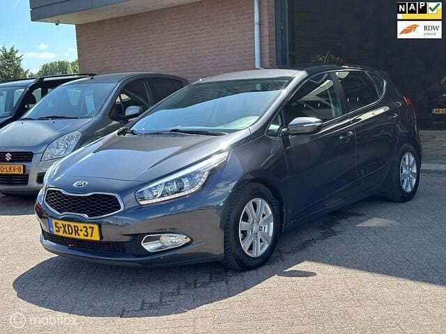 Grijs Gebruikt 2014 Kia Ceed Hatchback | € 5.995 (Goede deal) - Afbeelding 1/4