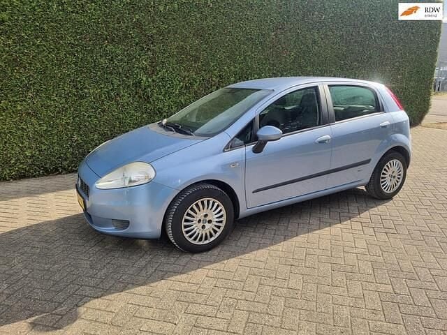 Blauw Gebruikt 2006 Fiat Grande Punto Emotion Hatchback | € 1.889 (Eerlijke prijs) - Afbeelding 1/4