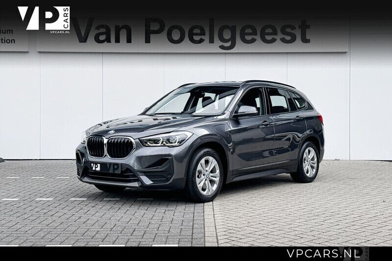 Mineralgrau metallic (grijs metallic) Gebruikt 2021 BMW X1 Performance SUV | € 27.900 (Eerlijke prijs) - Afbeelding 1/4