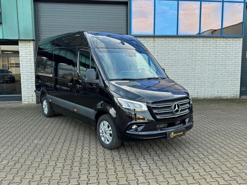 Zwart Gebruikt 2023 Mercedes Sprinter Van | € 56.750 (Duur) - Afbeelding 1/4
