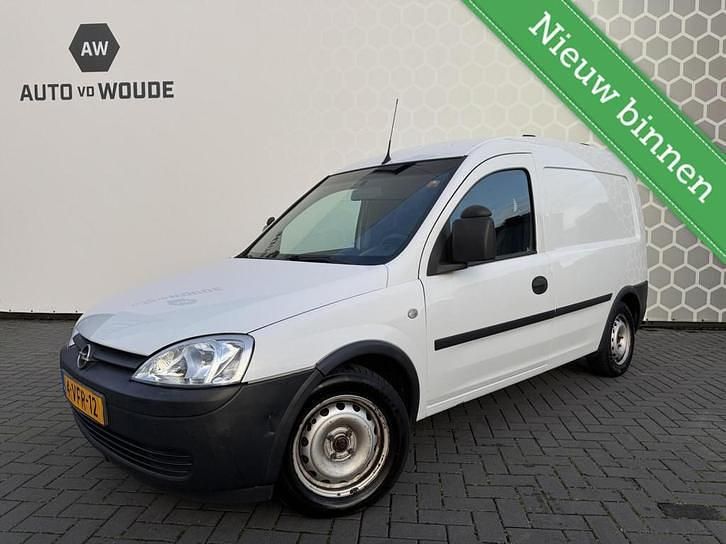 Wit Gebruikt 2009 Opel Combo Hatchback | € 1.950 (Eerlijke prijs) - Afbeelding 1/4