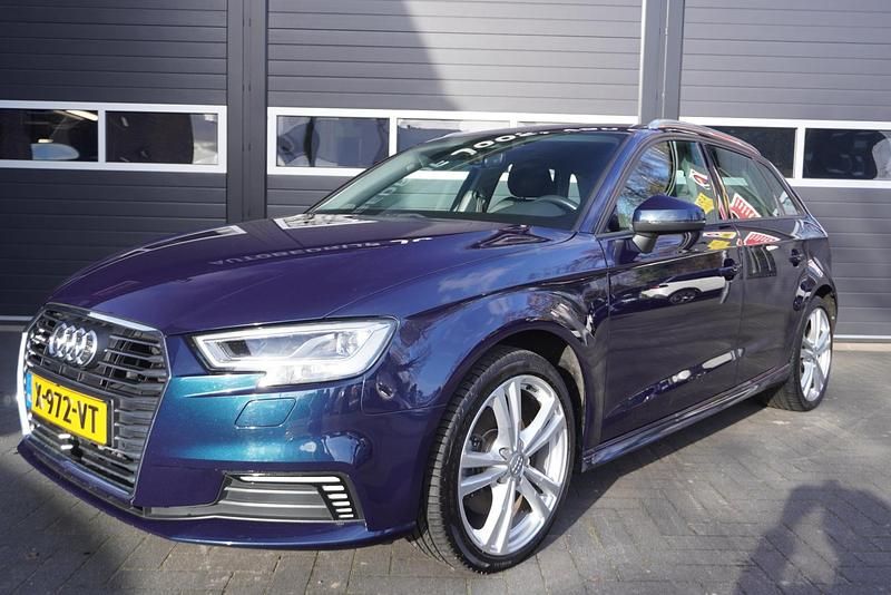 Occasion Audi A3 Sportback e-tron Business 2024 Blauw Hatchback