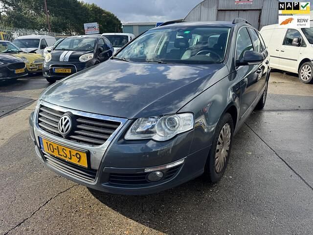 Grijs Gebruikt 2010 VW Passat Comfortline Stationwagen | € 1.950 (Super prijs) - Afbeelding 1/4