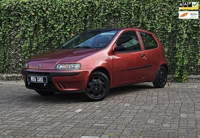 Rood Gebruikt 2003 Fiat Punto Hatchback | € 935 (Eerlijke prijs) - Afbeelding 1/4