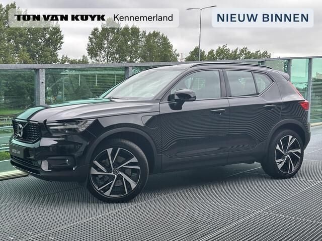 Zwart Gebruikt 2020 Volvo XC40 R-Design SUV | € 33.950 (Eerlijke prijs) - Afbeelding 1/4