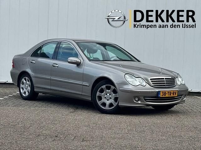 Grijs Gebruikt 2007 Mercedes C180 Elegance Sedan | € 5.950 (Eerlijke prijs) - Afbeelding 1/4