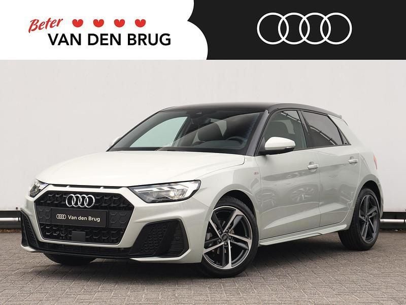 Zilver Gebruikt 2024 Audi A1 Sportback Comfort Hatchback | € 32.800 (Duur) - Afbeelding 1/4