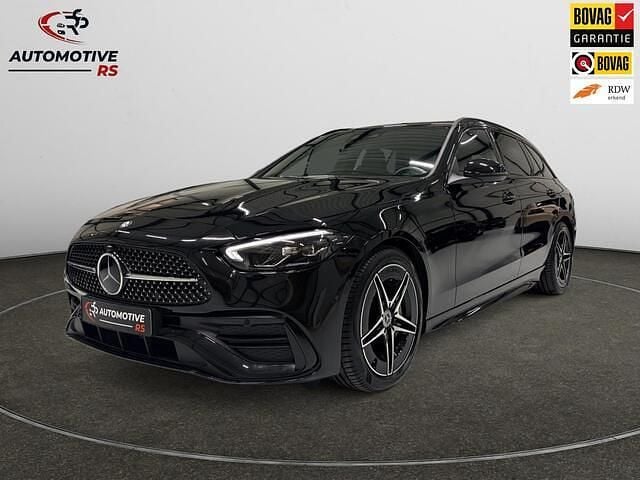 Zwart Occasion 2023 Mercedes C180 AMG line Stationwagen | € 42.745 (Eerlijke prijs) - Afbeelding 1/4