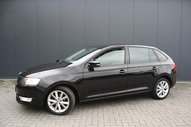 Zwart Gebruikt 2016 Skoda Rapid Joy Hatchback | € 8.789 (Eerlijke prijs) - Afbeelding 1/4