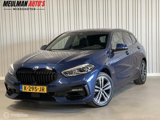 Blauw Gebruikt 2021 BMW 118 Executive Hatchback | € 21.950 (Eerlijke prijs) - Afbeelding 1/4