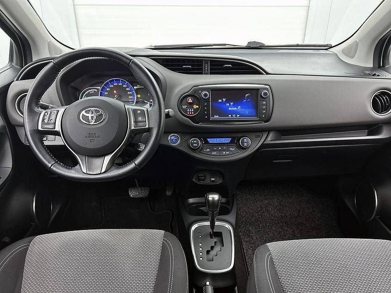Occasion Toyota Yaris Hybrid 99 PK (72 kW) 2015 Grijs Hatchback