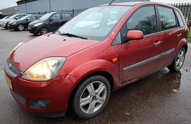 Oranje (metallic) Gebruikt 2006 Ford Fiesta Futura Hatchback | € 850 (Goede deal) - Afbeelding 1/4
