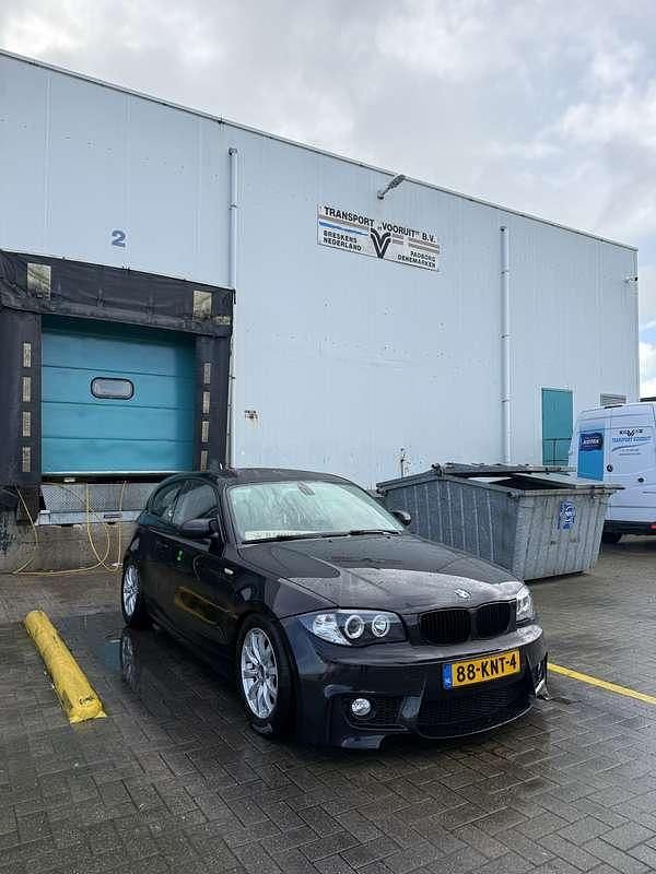 Zwart Gebruikt 2010 BMW 118 Hatchback | € 6.500 (Duur) - Afbeelding 1/4