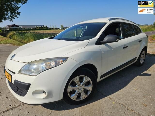 Wit Gebruikt 2011 Renault Mégane Dynamique Van | € 1.950 - Afbeelding 1/4