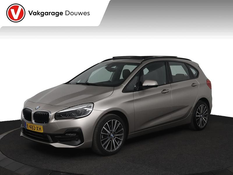 Grijs Gebruikt 2021 BMW 218 Executive Stationwagen | € 26.950 (Iets duurder) - Afbeelding 1/4