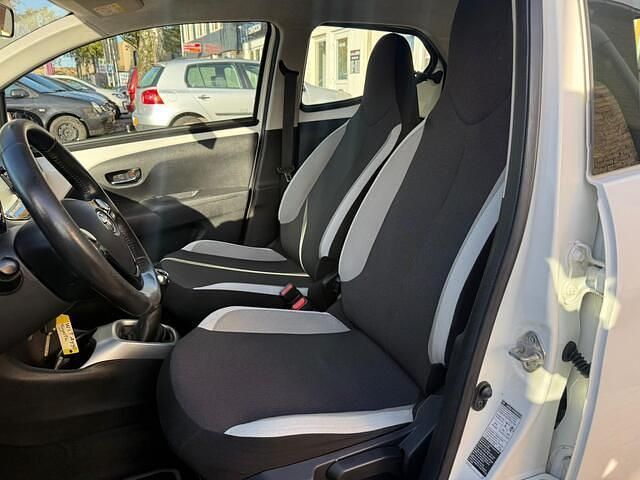 Occasion Toyota Aygo X-play 69 PK (50 kW) 2017 Wit Hatchback