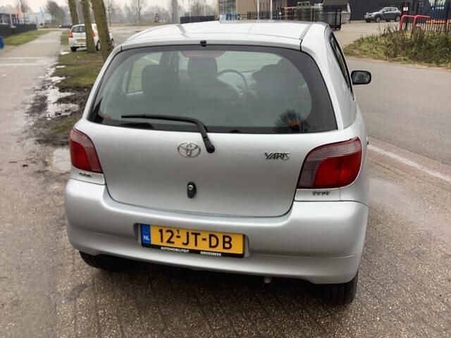 Occasion Toyota Yaris Sol 86 PK (63 kW) 2002 Grijs Hatchback