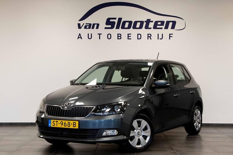 Grijs Gebruikt 2018 Skoda Fabia Ambition Hatchback | € 11.250 (Eerlijke prijs) - Afbeelding 1/4