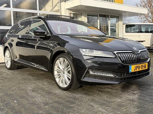 Zwart Gebruikt 2020 Skoda Superb LAURIN & KLEMENT Stationwagen | € 25.950 (Eerlijke prijs) - Afbeelding 1/4