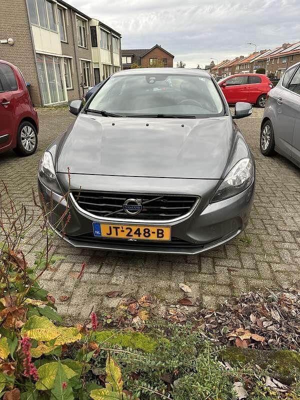 Gebruikt 2015 Volvo V40 Momentum Sedan | € 7.500 (Eerlijke prijs) - Afbeelding 1/4