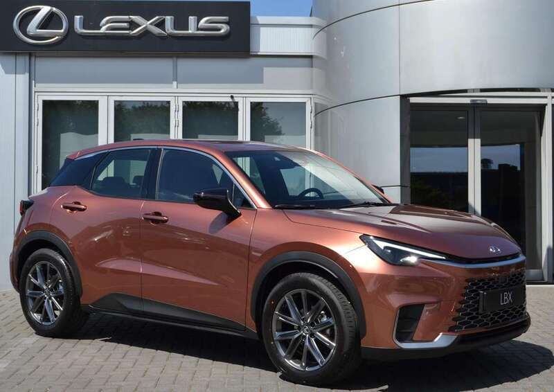 Bruin Nieuw 2025 Lexus LBX SUV | € 46.385 (Duur) - Afbeelding 1/4