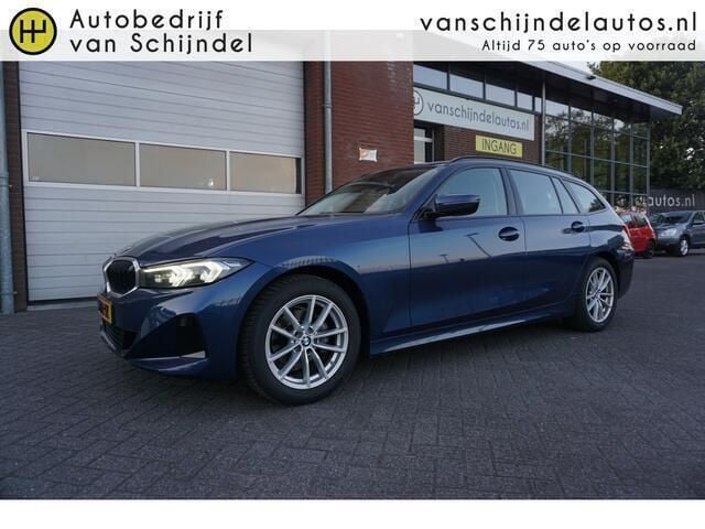 Blauw, metallic lak Gebruikt 2023 BMW 318 Stationwagen | € 34.745 (Eerlijke prijs) - Afbeelding 1/4