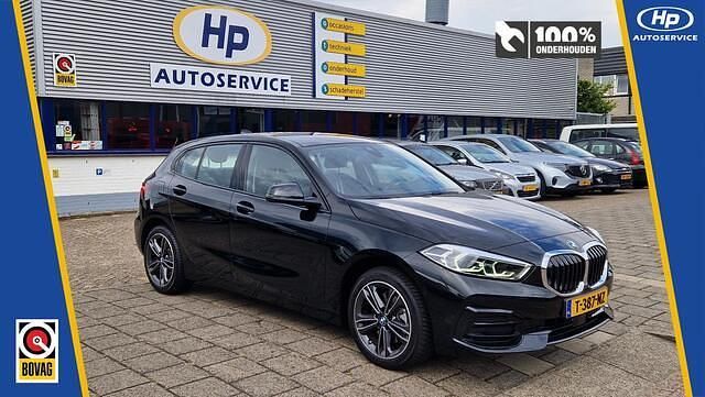 Zwart Gebruikt 2023 BMW 118 Basis Hatchback | € 29.000 (Eerlijke prijs) - Afbeelding 1/4