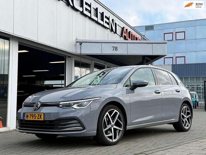 Grijs Occasion 2020 VW Golf VIII Style Hatchback | € 21.950 (Eerlijke prijs) - Afbeelding 1/4