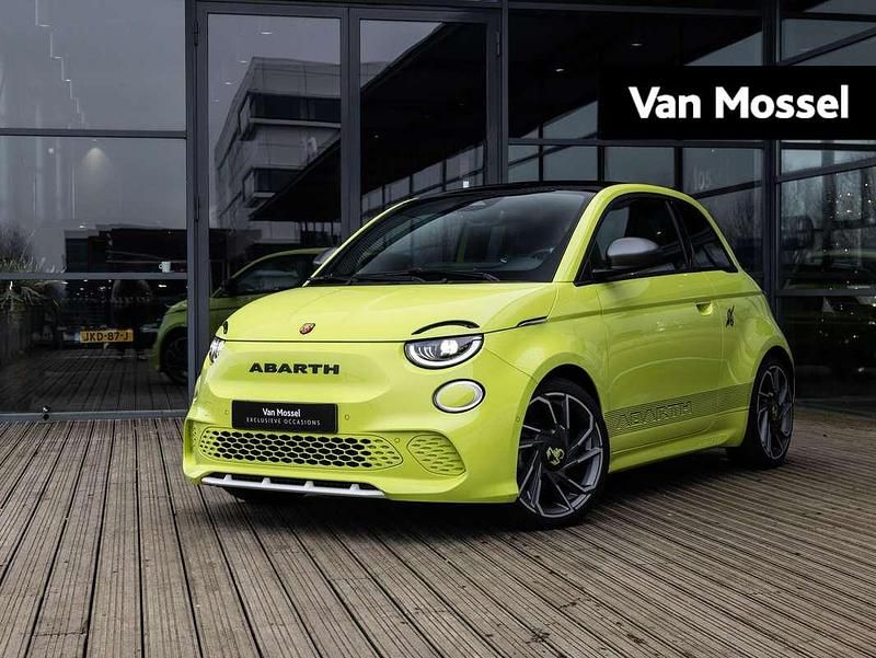 Groen Gebruikt 2023 Abarth 500e Scorpionissima Hatchback | € 25.800 - Afbeelding 1/4