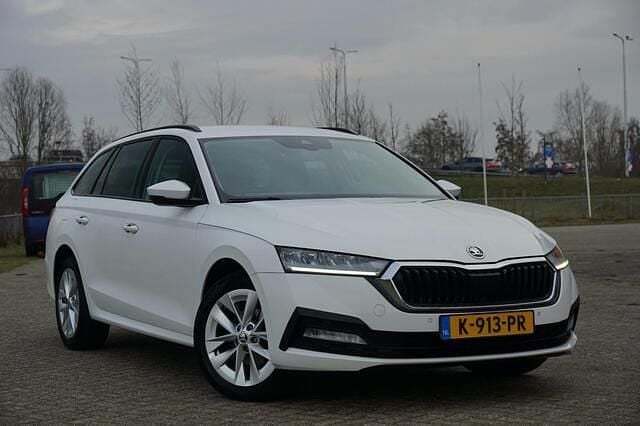 Occasion Skoda Octavia Business Line 150 PK (110 kW) 2021 Wit Stationwagen