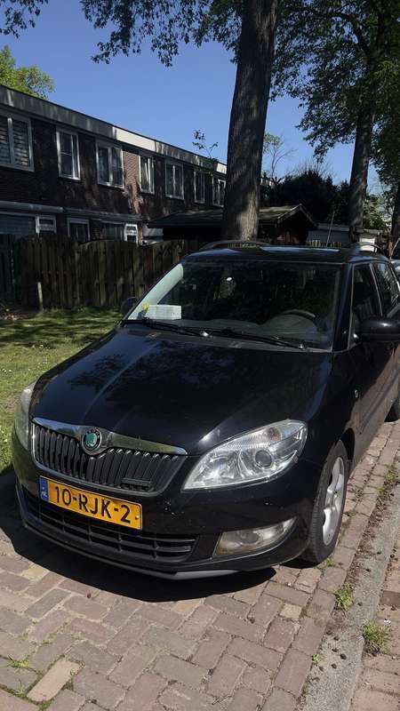 Zwart Gebruikt 2011 Skoda Fabia Stationwagen | € 2.000 (Eerlijke prijs) - Afbeelding 1/4