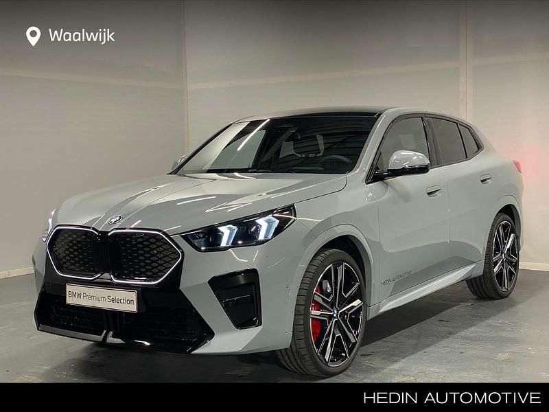 Grijs Occasion 2025 BMW iX2 M Sport SUV | € 60.880 - Afbeelding 1/4