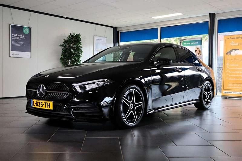 Zwart Gebruikt 2021 Mercedes A180 Business Sedan | € 29.950 (Eerlijke prijs) - Afbeelding 1/4