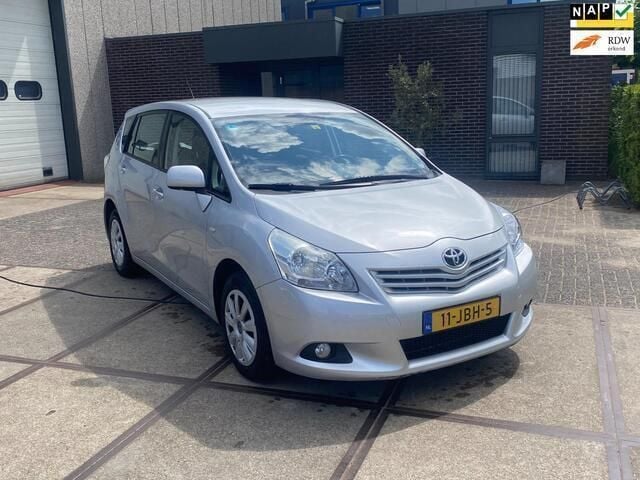 Grijs Gebruikt 2009 Toyota Verso MPV | € 5.925 (Eerlijke prijs) - Afbeelding 1/4