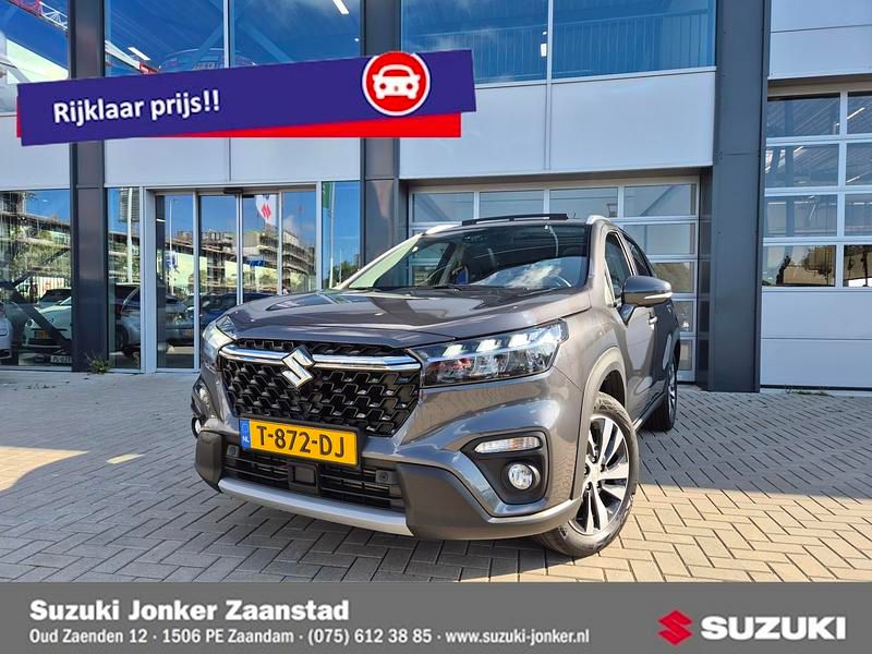 Grijs Gebruikt 2023 Suzuki SX4 S-Cross Style SUV | € 24.950 (Eerlijke prijs) - Afbeelding 1/4