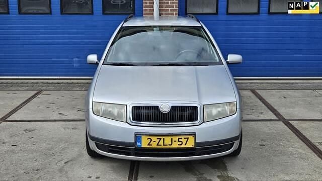 Grijs Gebruikt 2004 Skoda Fabia Stationwagen | € 1.250 (Eerlijke prijs) - Afbeelding 1/4