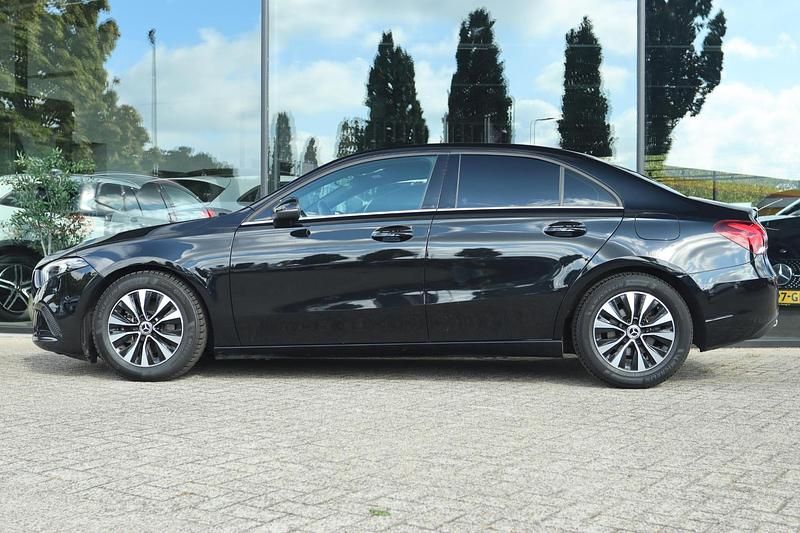 Occasion Mercedes A180 Business 136 PK (100 kW) 2022 Zwart Sedan