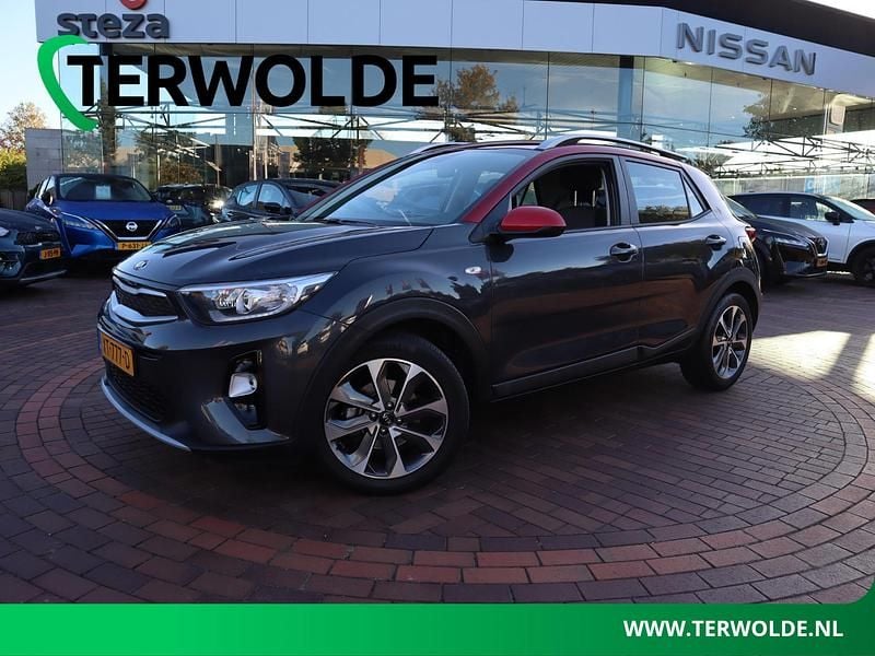 Grijs Occasion 2019 Kia Stonic SUV | € 14.945 (Eerlijke prijs) - Afbeelding 1/4