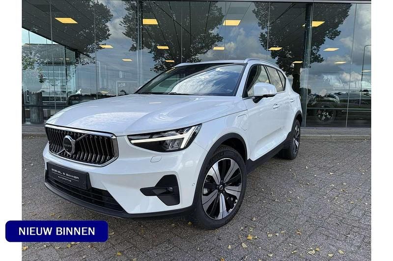 Wit Gebruikt 2023 Volvo XC40 Plus SUV | € 41.950 (Duur) - Afbeelding 1/4